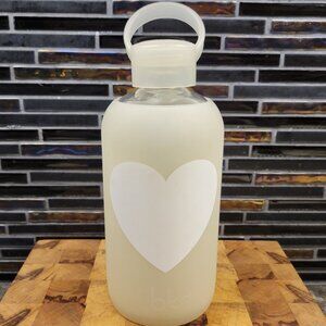 RARE BKR WATER BOTTLE WHITE MILK HEART WITH GLASS AND SILICONE SLEEVE 16 OZ.